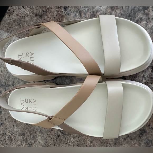 NATURALIZER Jubalee Block Sandals - Picture 3 of 6